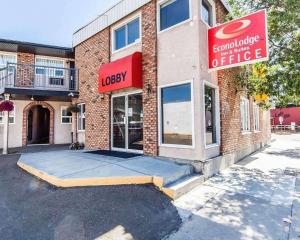 Econo Lodge Inn & Suites,Calgary>>Alberta,2 star
