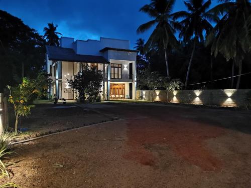 Ruwinsons Canal Garden,Talawa>>Anuradhapura,3 star