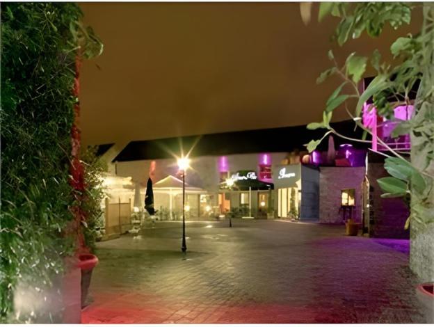 the court yard hotel