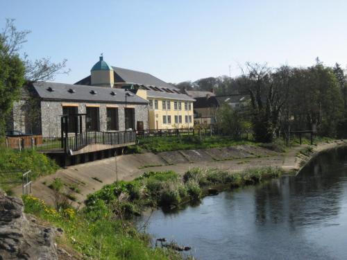 the court yard hotel