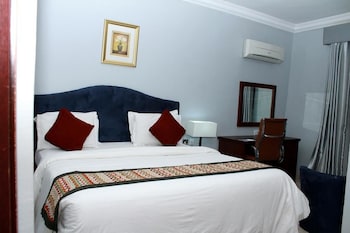 Bilton Continental Hotel,Near Absorption Cathedral,3.5 star
