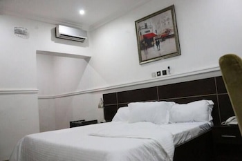 Bilton Continental Hotel,Near Absorption Cathedral,3.5 star