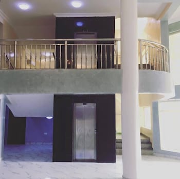 Gold Crown Hotel,Near Absorption Cathedral,3.5 star