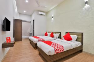 Utsav Galaxy Rooms And Banquet,Gujarat>>Surat,2 star