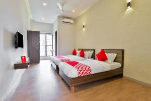 Utsav Galaxy Rooms And Banquet,Gujarat>>Surat,2 star