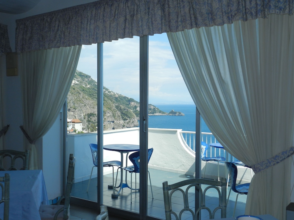 hotel holiday