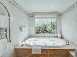 mas de loulivie hotel