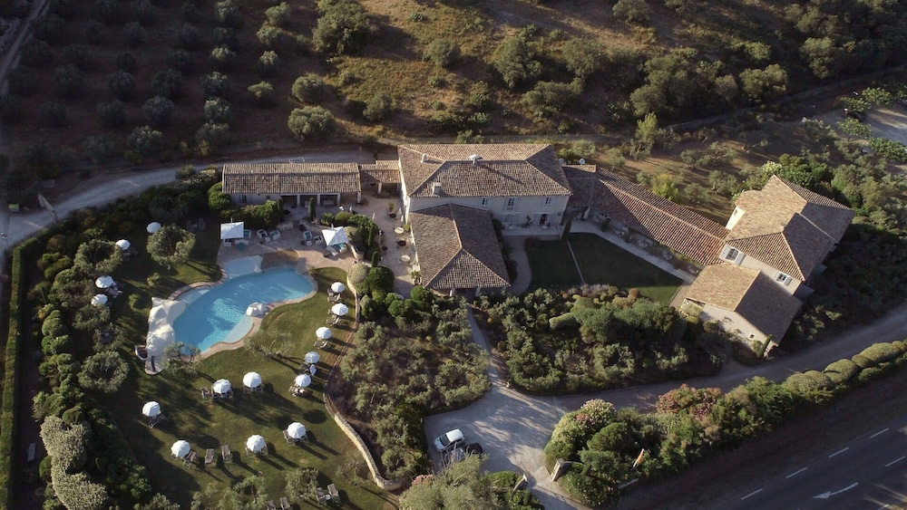 mas de loulivie hotel