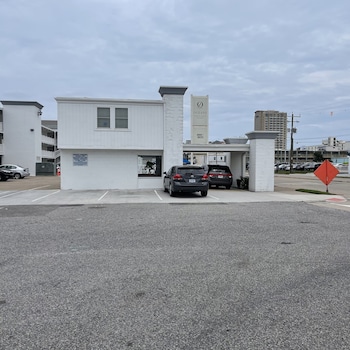 Oceans 2700,Norfolk - Virginia Beach>>Norfolk,3 star