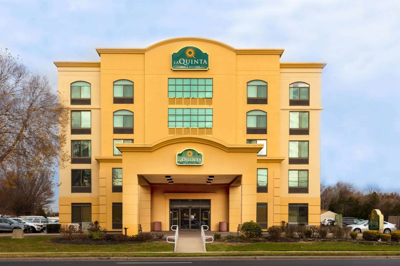 La Quinta Inn & Suites By Wyndham Garden City