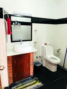 poomaz peace palace ella