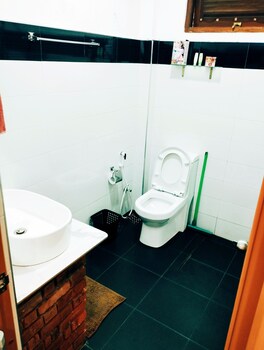 poomaz peace palace ella