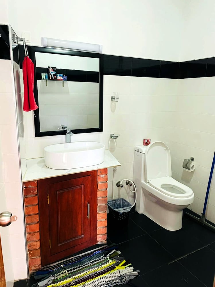 poomaz peace palace ella