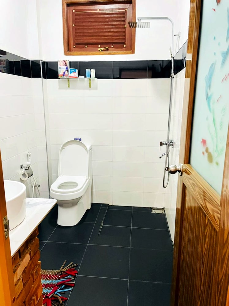 poomaz peace palace ella