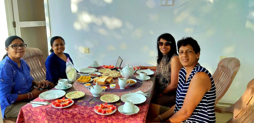 poomaz peace palace ella