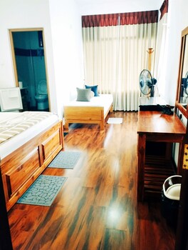 poomaz peace palace ella