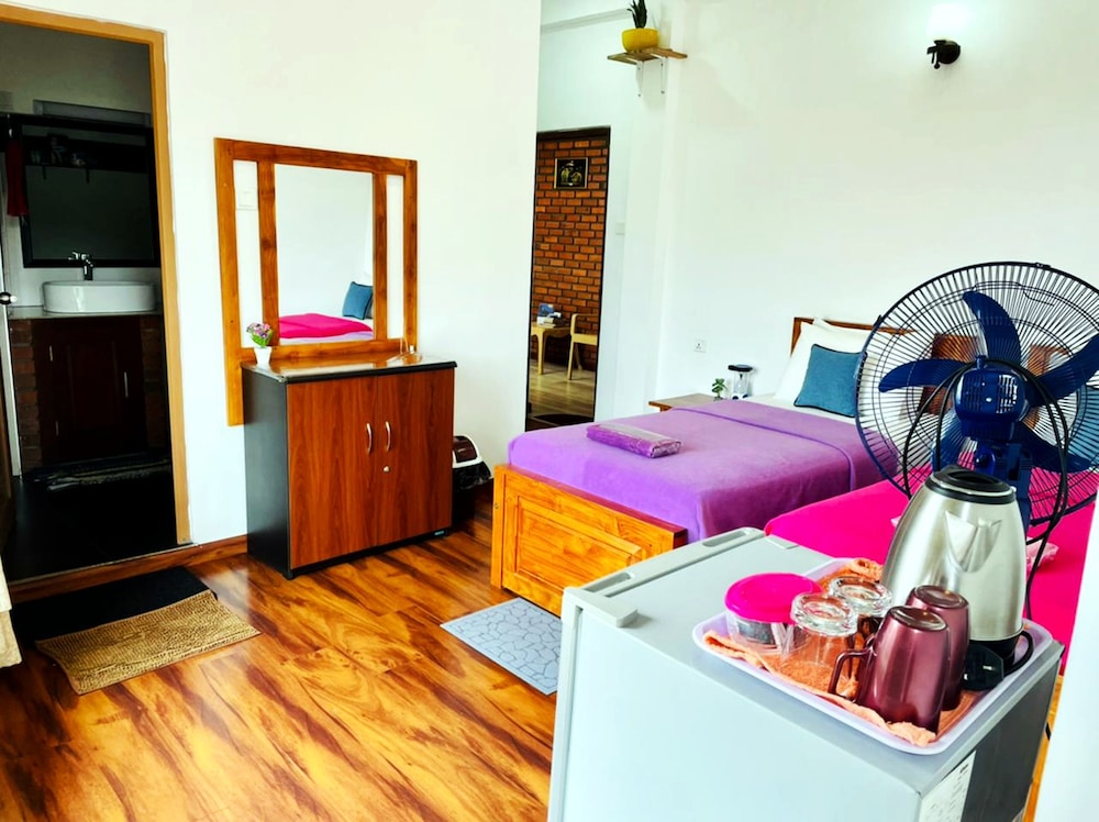 poomaz peace palace ella