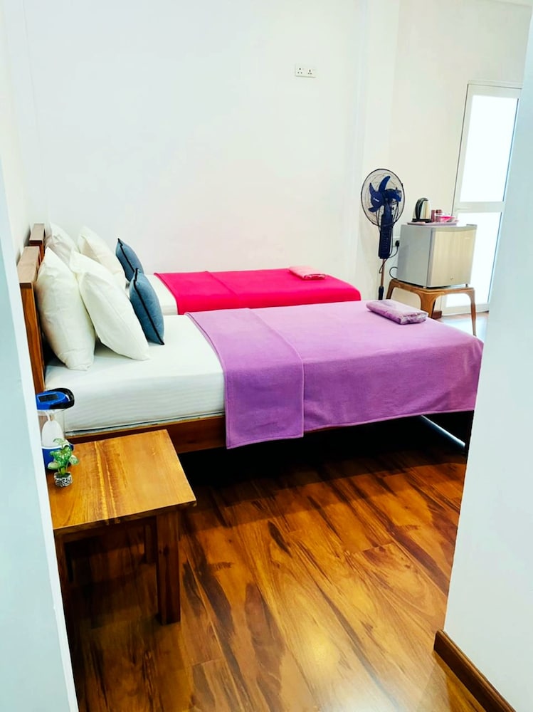 poomaz peace palace ella