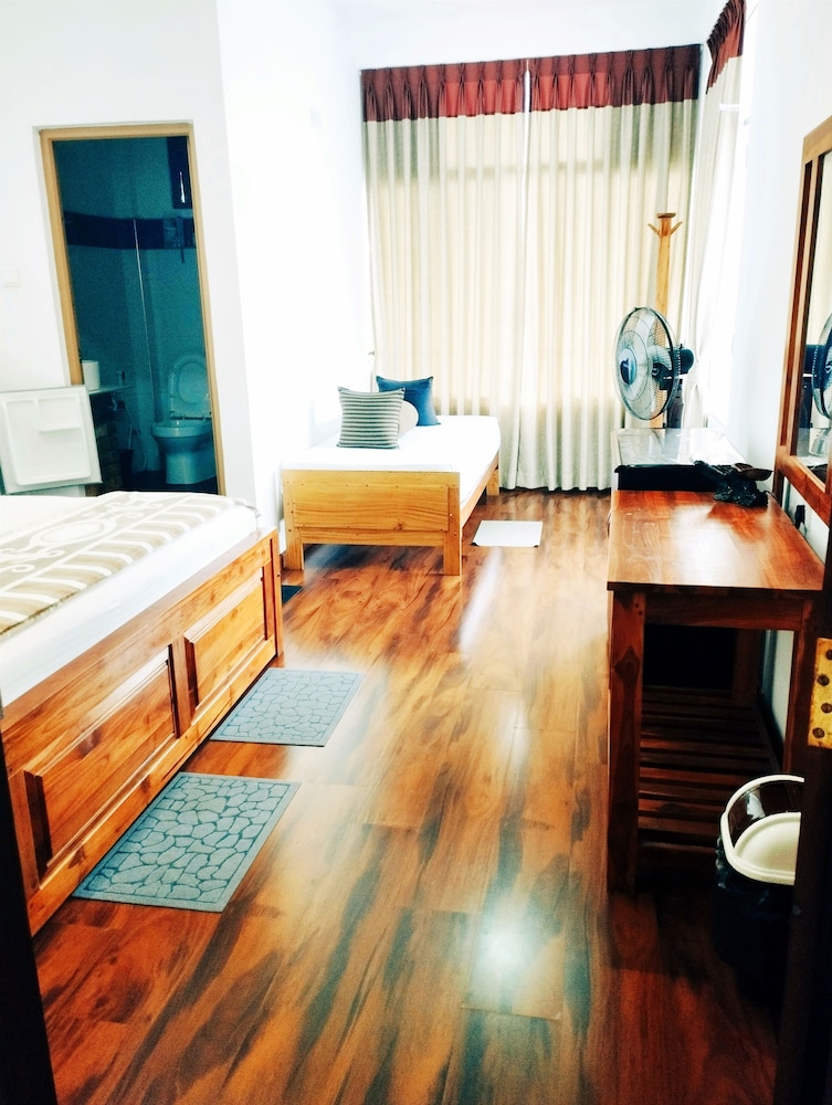 poomaz peace palace ella