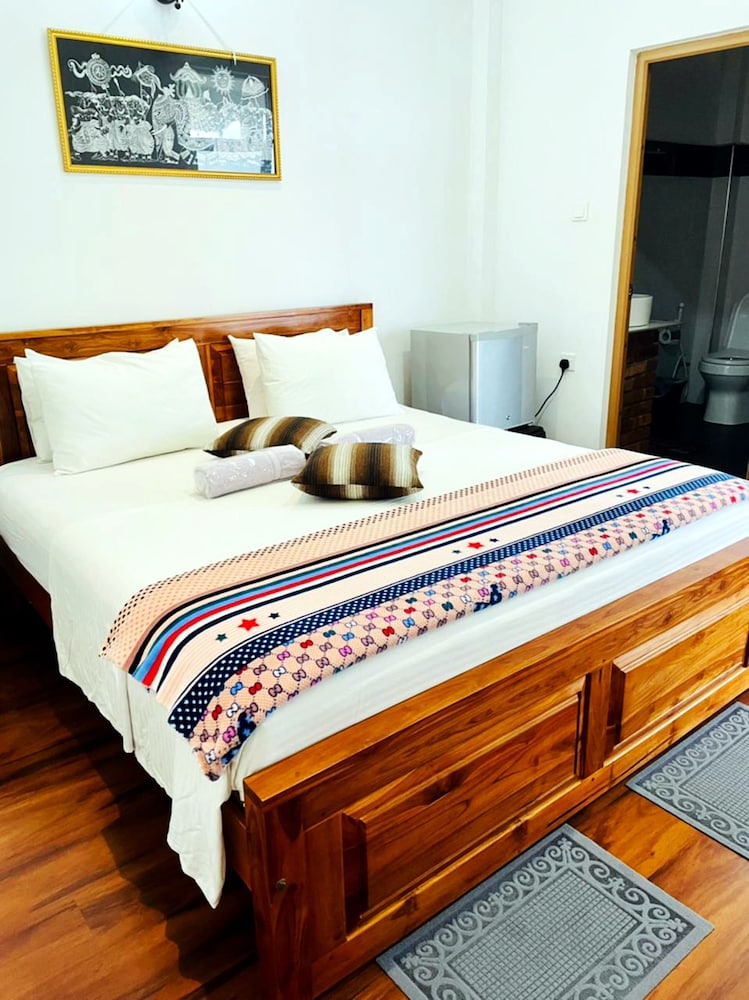 poomaz peace palace ella