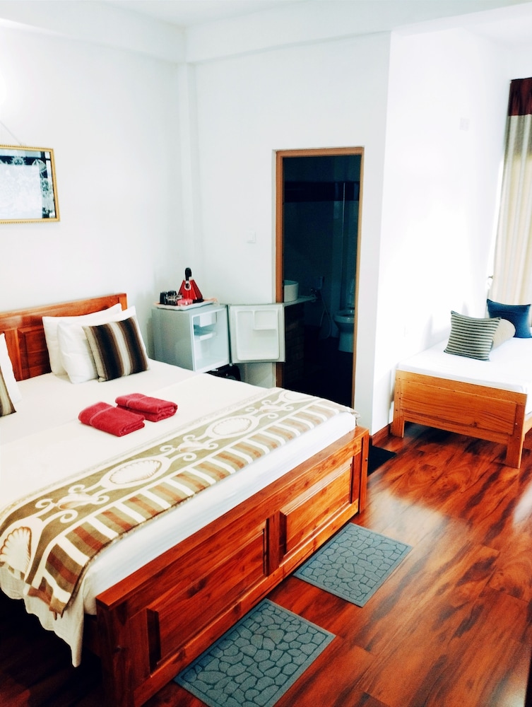 poomaz peace palace ella