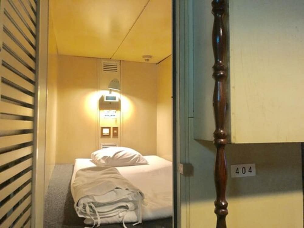 capsule hotel block room