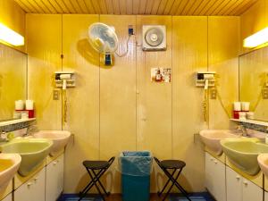 capsule hotel block room