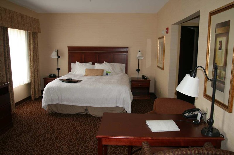 hampton inn and suites greensburg