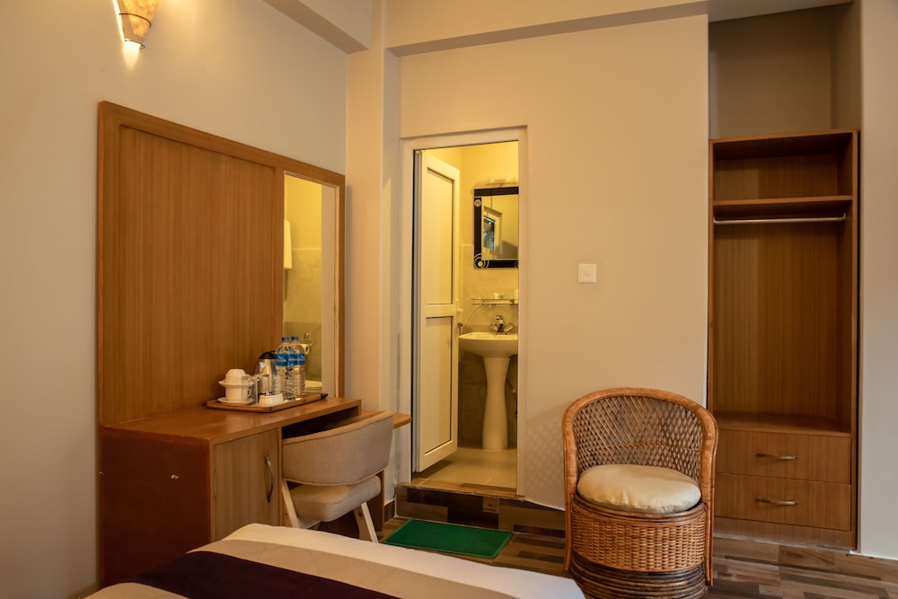 busy bee resort pokhara