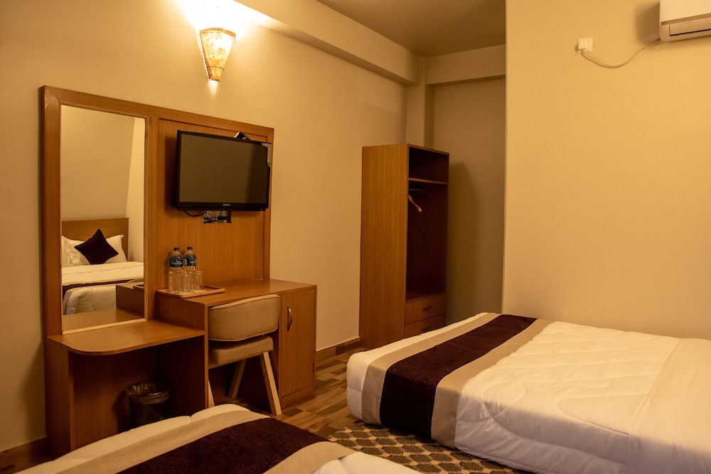busy bee resort pokhara