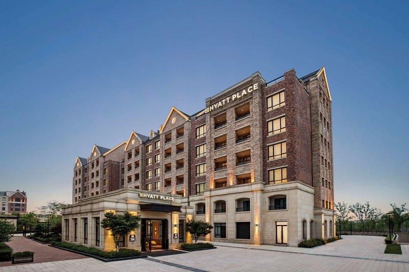 hyatt place tongxiang train station