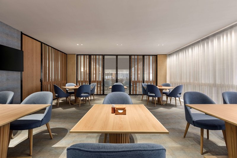 hyatt place tongxiang train station