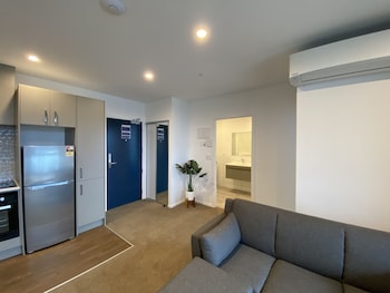 ramada suites victoria street west