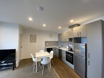 ramada suites victoria street west