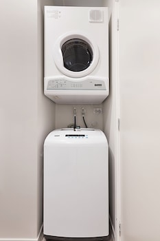 ramada suites victoria street west