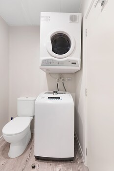 ramada suites victoria street west