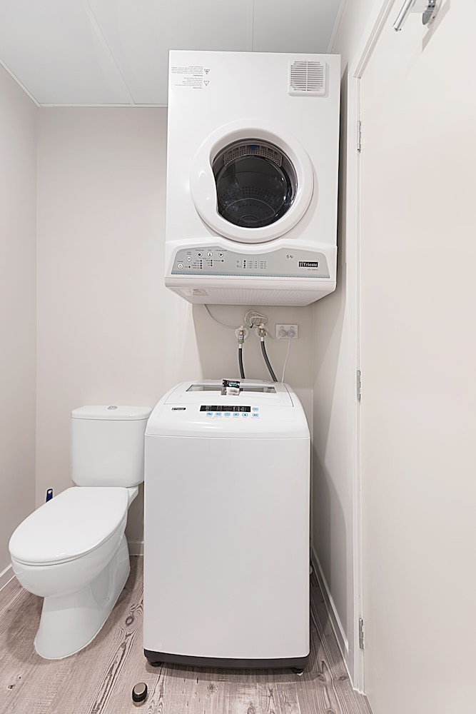 ramada suites victoria street west