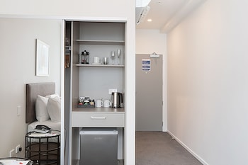 ramada suites victoria street west