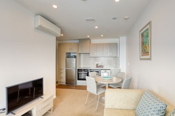 ramada suites victoria street west