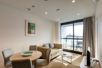 ramada suites victoria street west