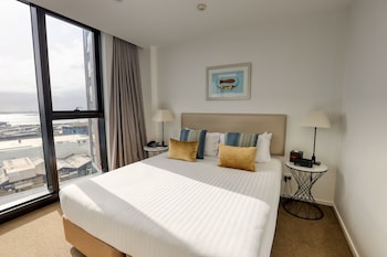 ramada suites victoria street west