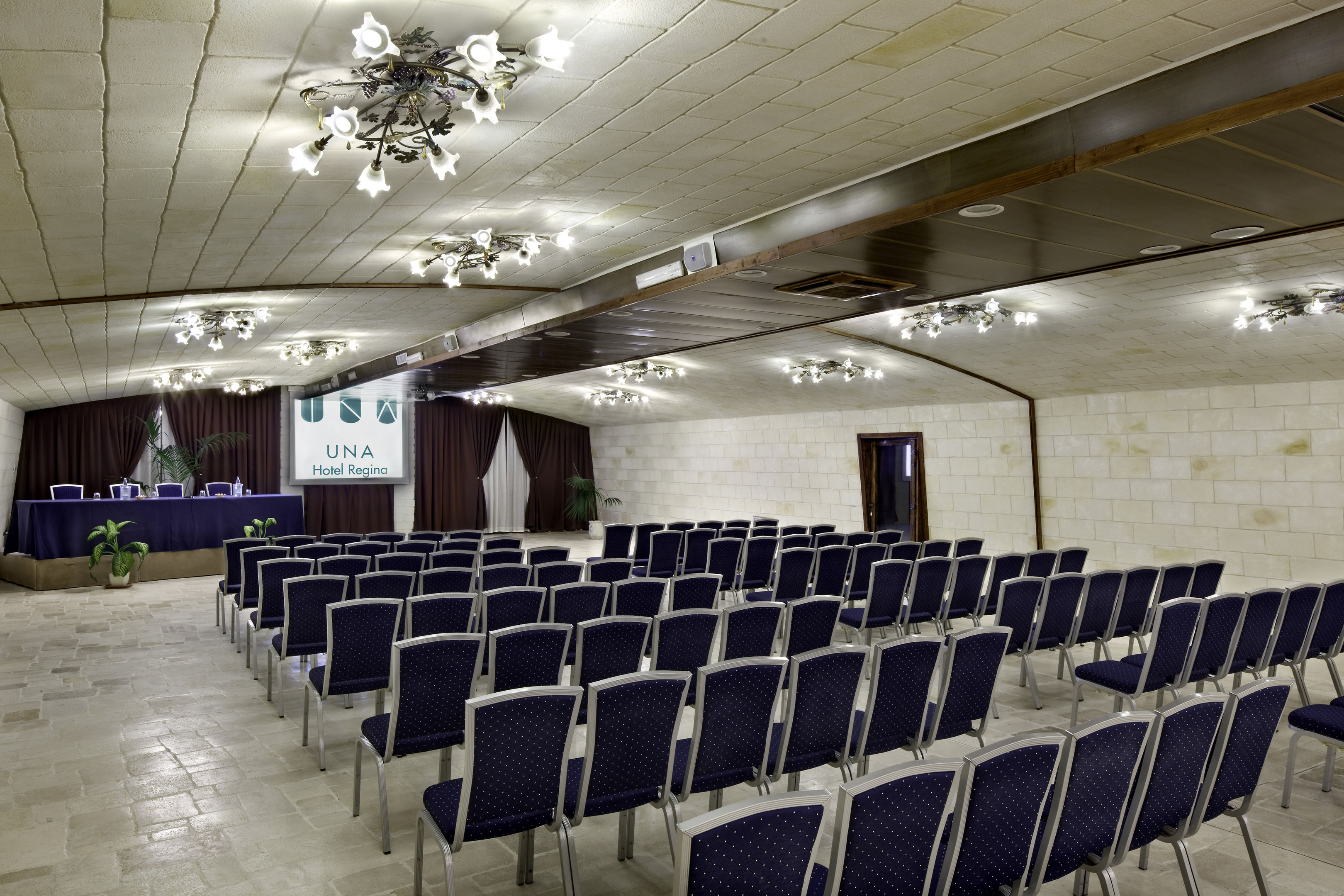 unahotels regina bari