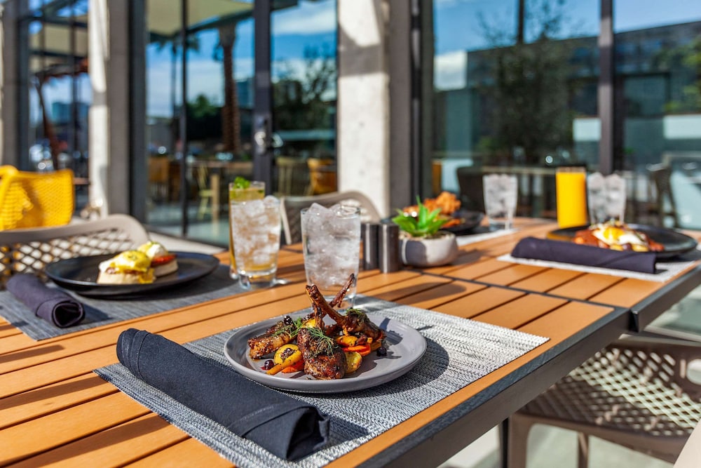 cambria hotel downtown phoenix convention center