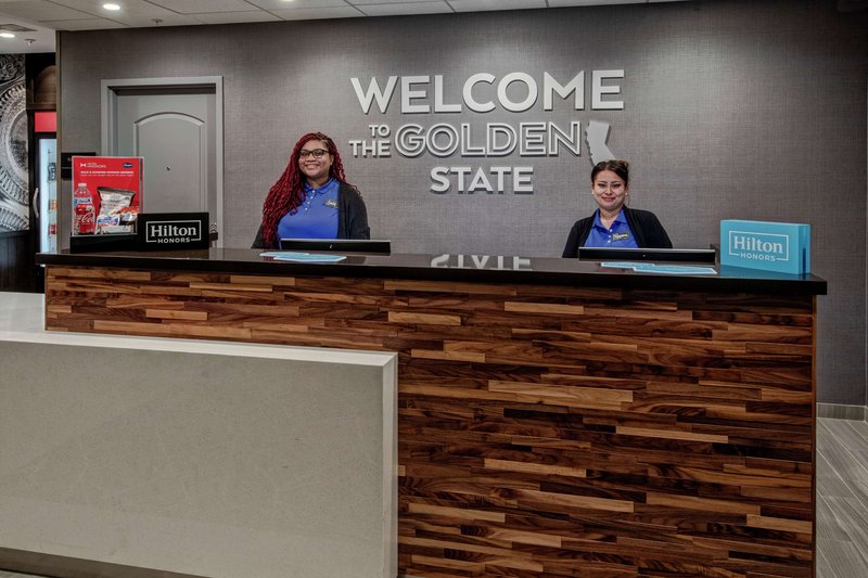 hampton inn fresno airport
