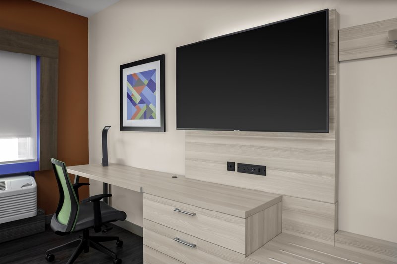 holiday inn exp and sts wilmington west medical park