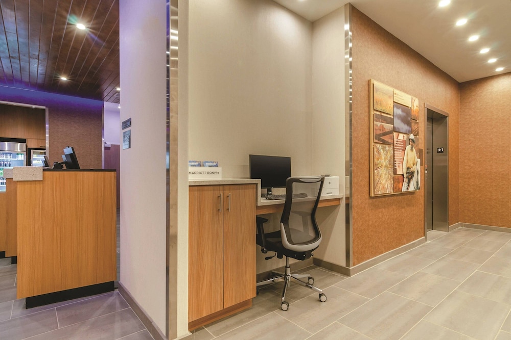 fairfield inn and suites by marriott kansas city shawnee