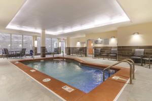 fairfield inn and suites by marriott kansas city shawnee