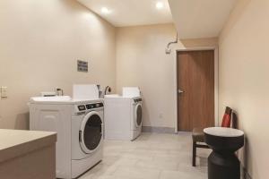 fairfield inn and suites by marriott kansas city shawnee