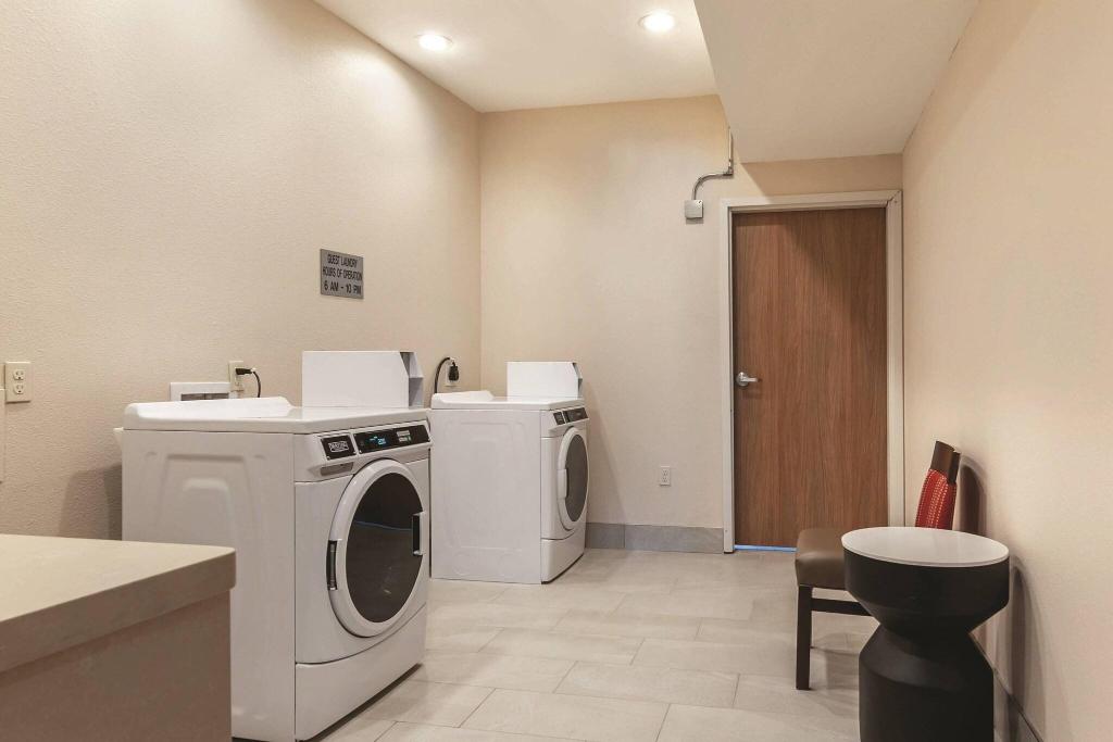 fairfield inn and suites by marriott kansas city shawnee