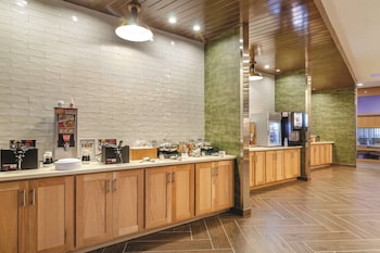 fairfield inn and suites by marriott kansas city shawnee